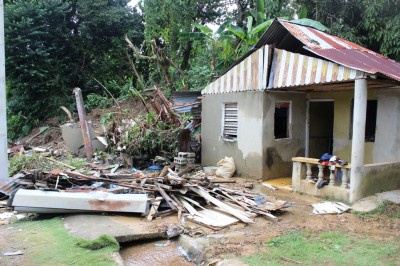Energía y Minas auxilia a comunidades de Arroyo Gurabo afectadas por inundaciones