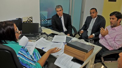 Ejecutivos de Falcondo visitan Ministerio de Energía y Minas