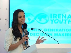 <strong>Experta en regulación de Energía y Minas es primera mujer dominicana en moderar foro en IRENA</strong>